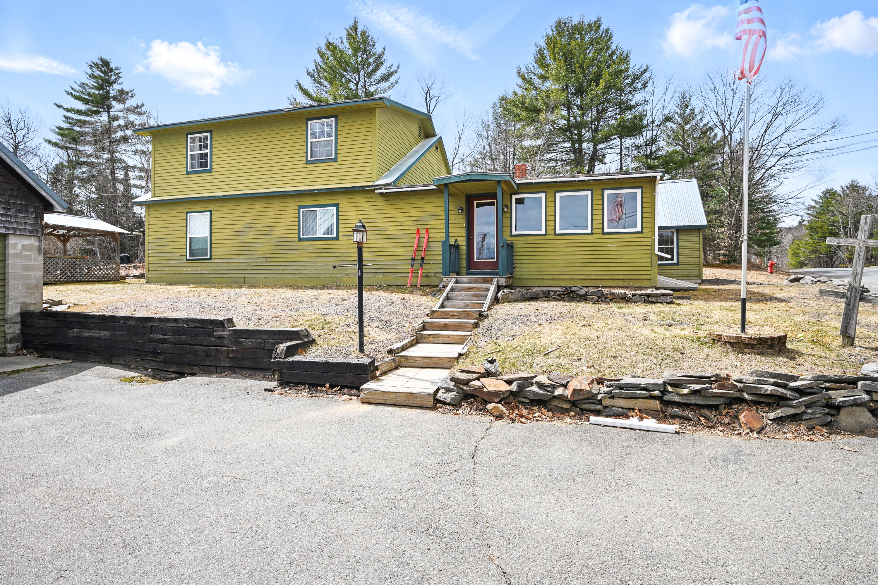 4 Tufts Pond Road