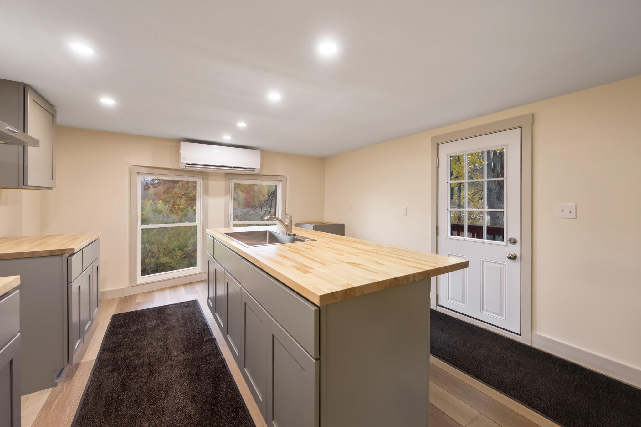 531 W Etna Road