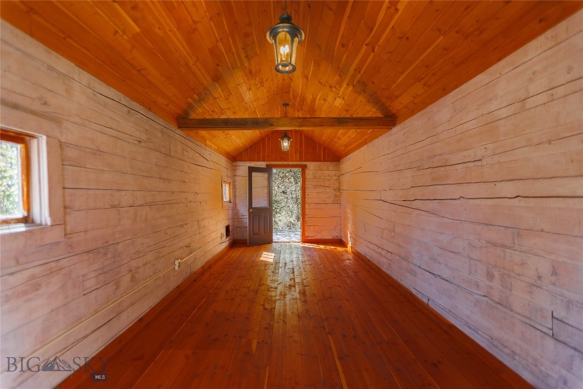 206 1st Street W