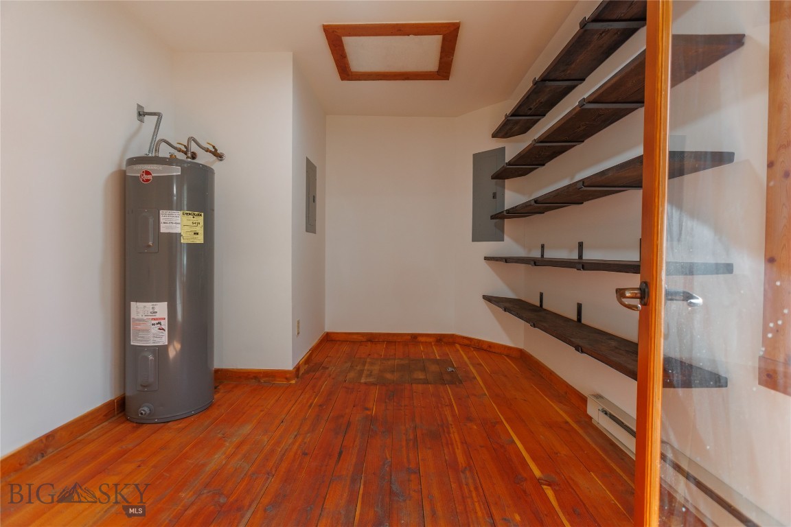 206 1st Street W
