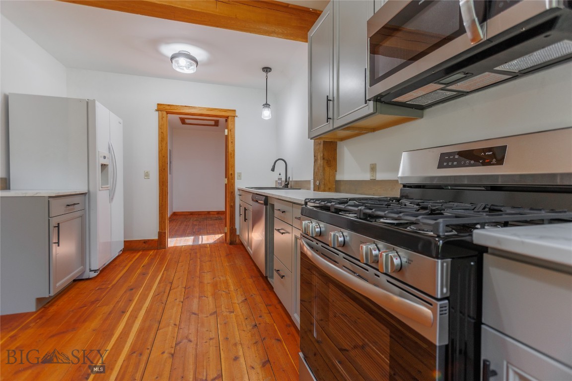 206 1st Street W