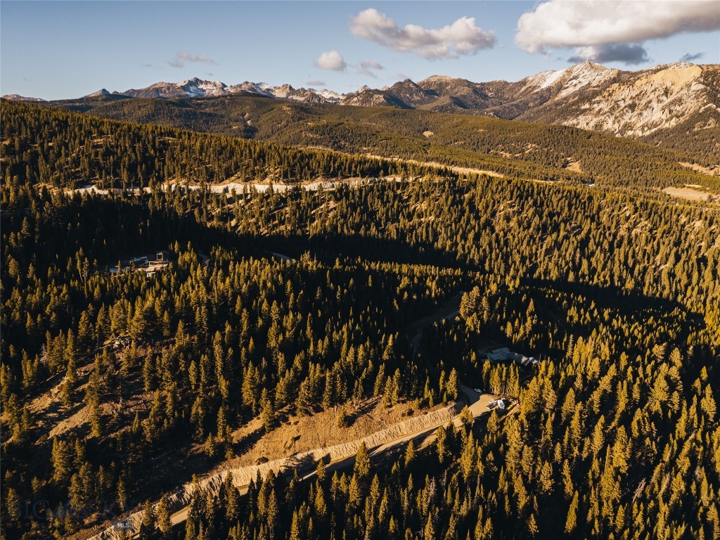 852 Outlook Trail