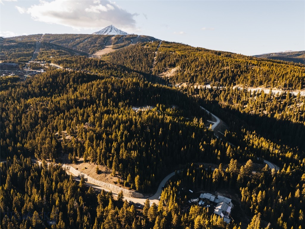 852 Outlook Trail