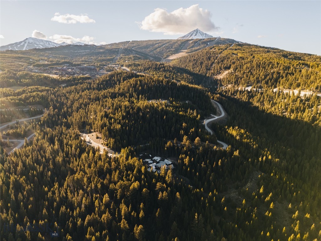 852 Outlook Trail