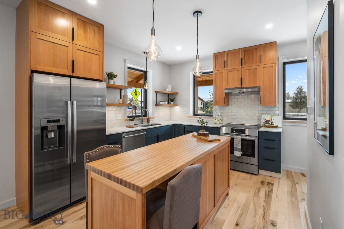 2402 Blue Silos Way