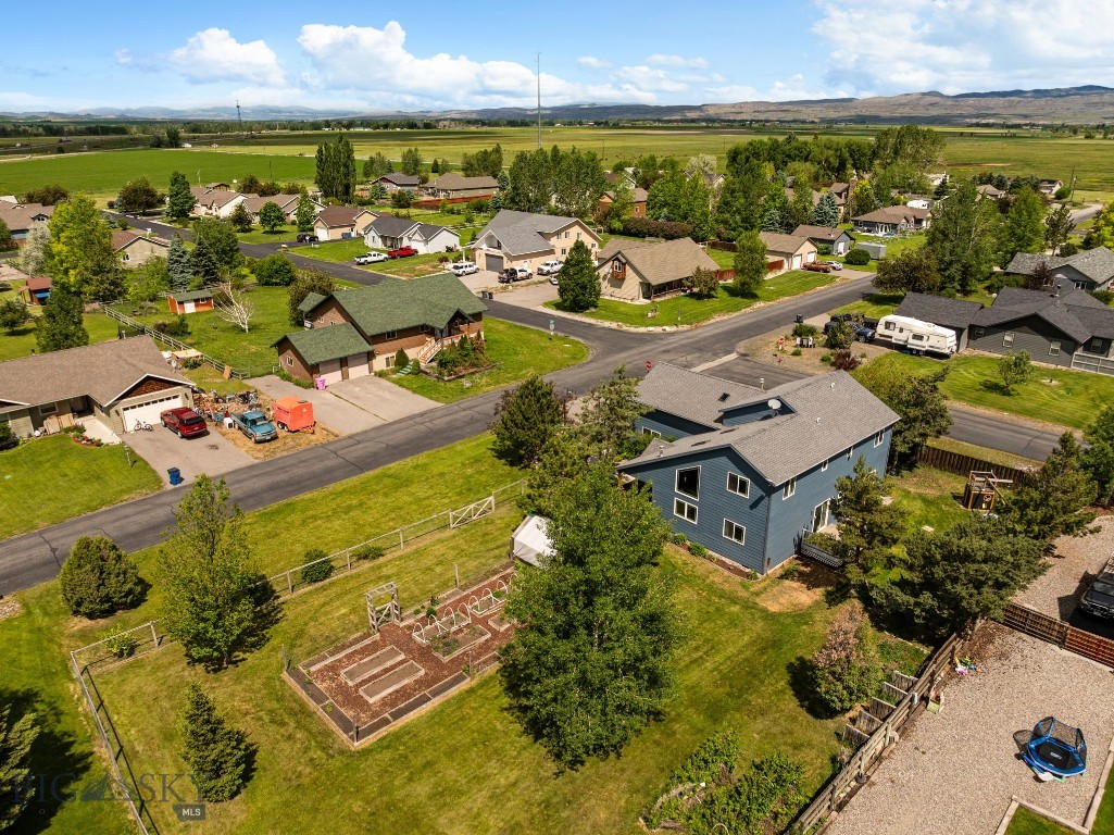 194 4 Dot Lane