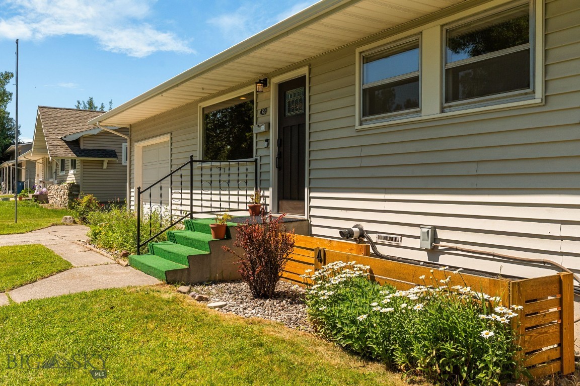 439 N 10th Avenue