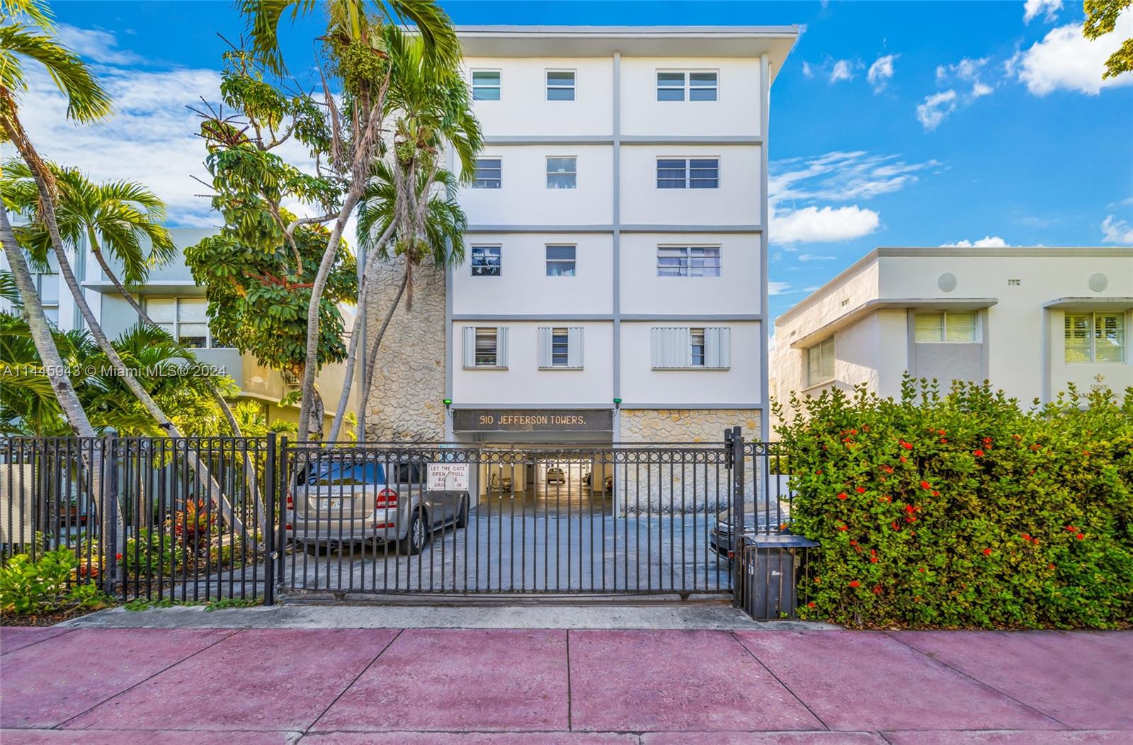 910 Jefferson Ave # 4A