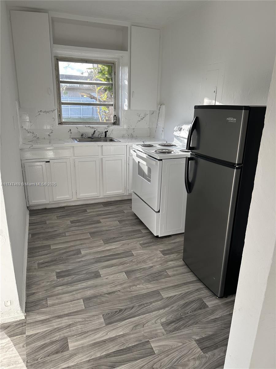 1225 NE 111th St # 1