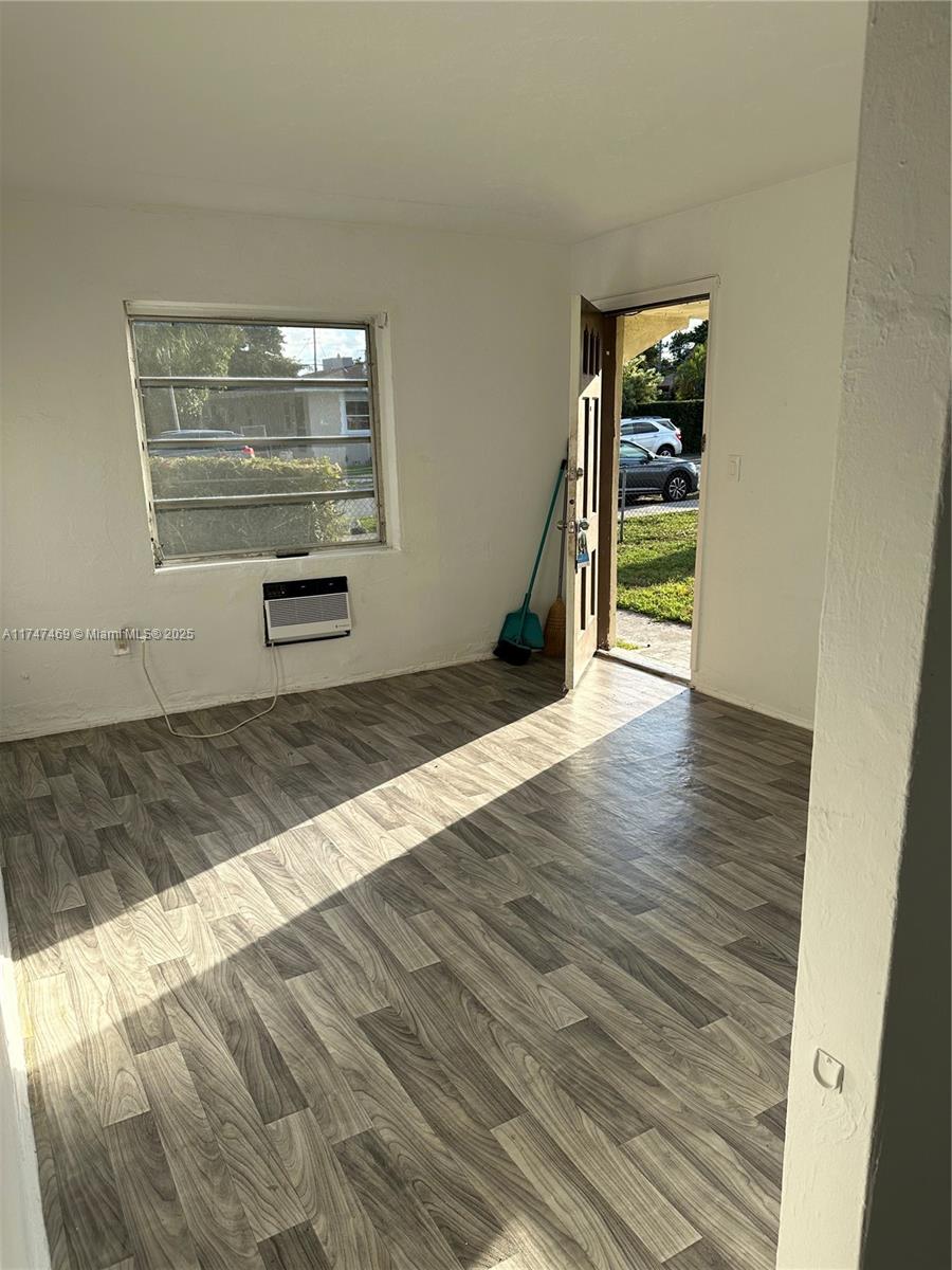 1225 NE 111th St # 1