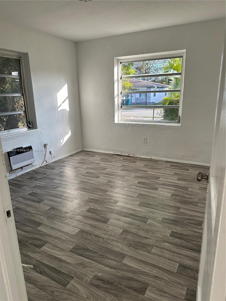 1225 NE 111th St # 1