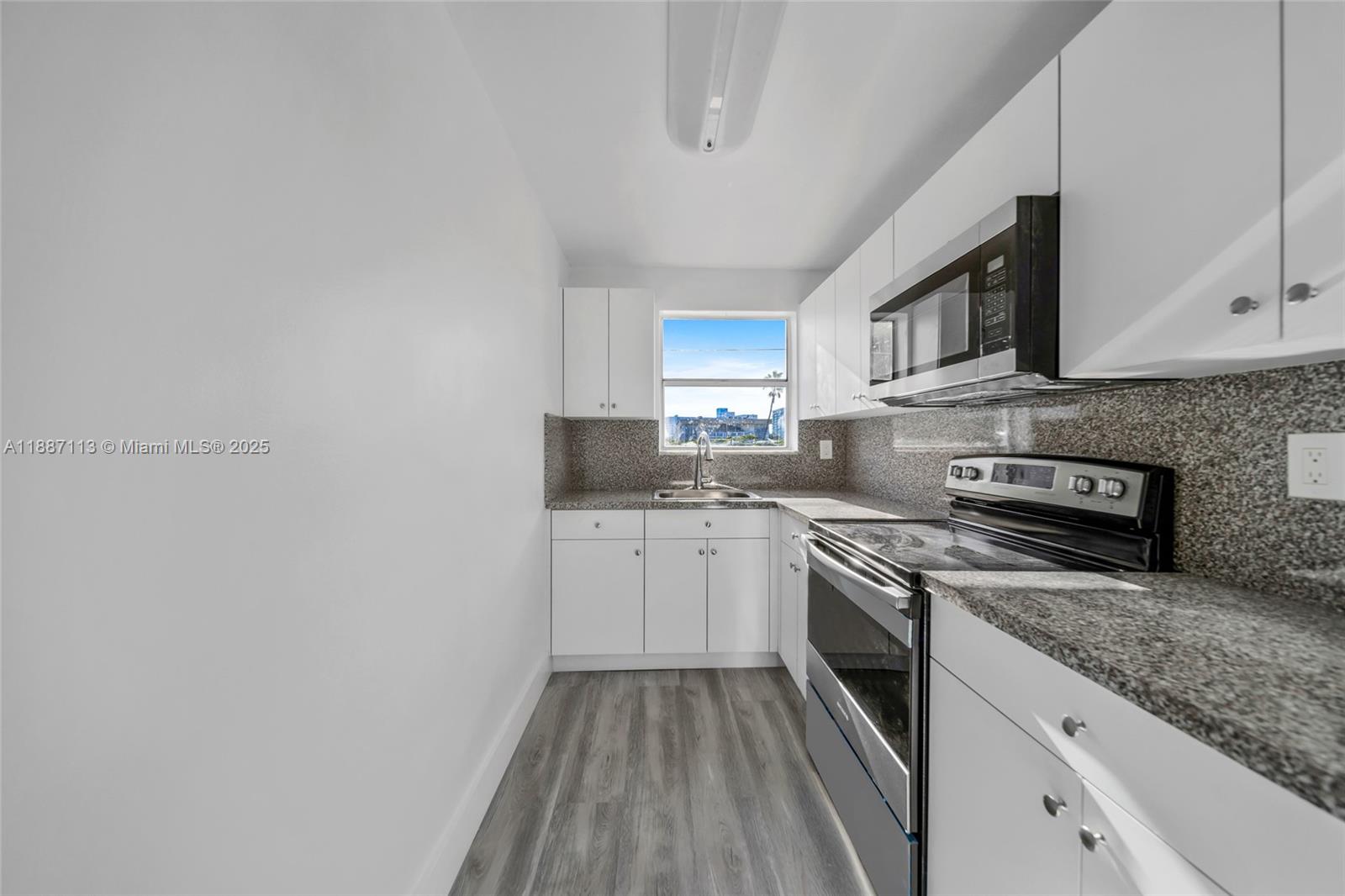 910 Jefferson Ave # 4A