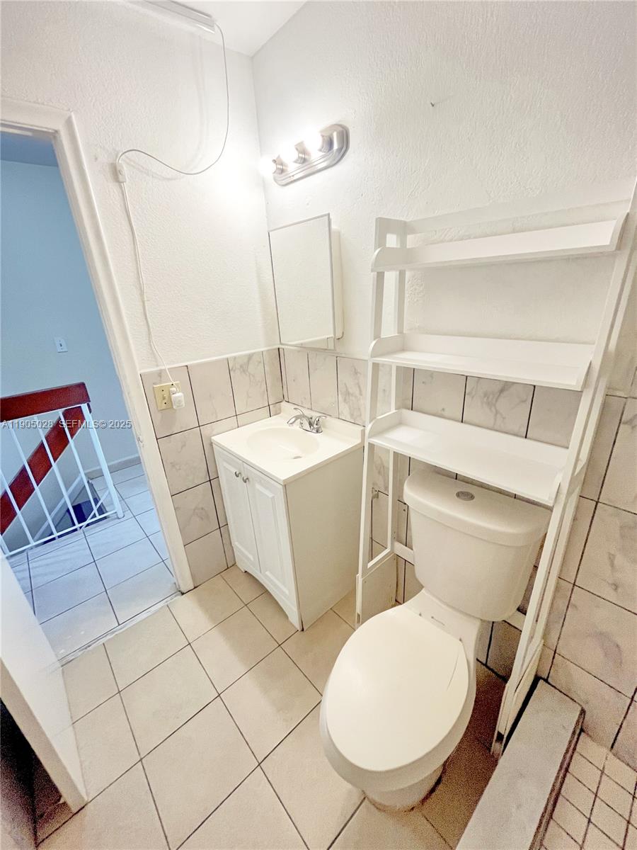 5712 W 25th Ct # 5712