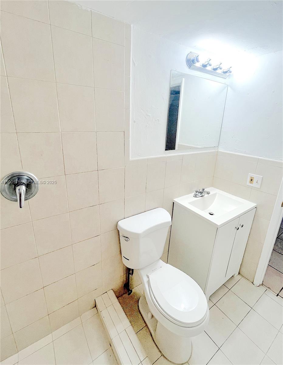 2740 W 63rd St # 104