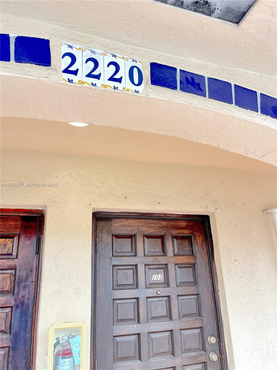 2220 W 74th St # 16 Unit: 201-16