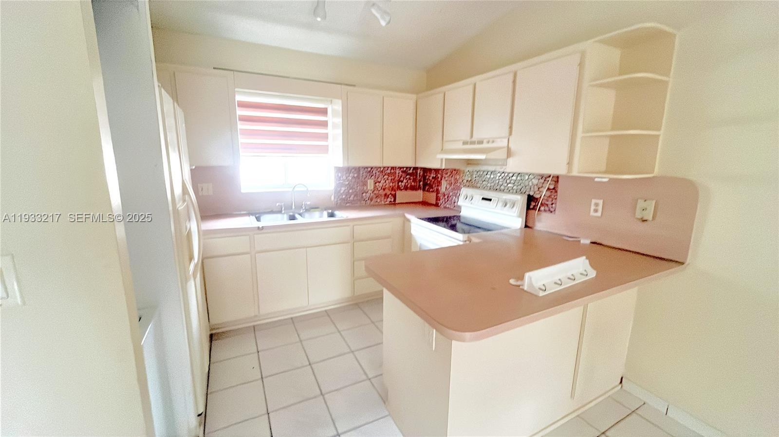 2220 W 74th St # 16 Unit: 201-16