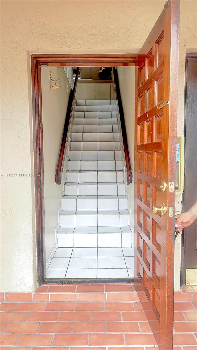 2220 W 74th St # 16 Unit: 201-16