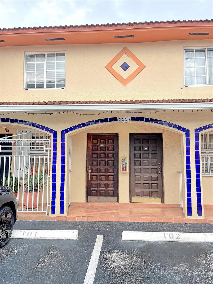 2220 W 74th St # 16 Unit: 201-16