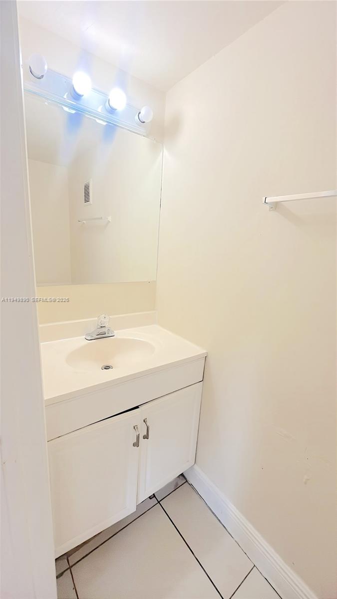 5461 W 24th Ave # 18