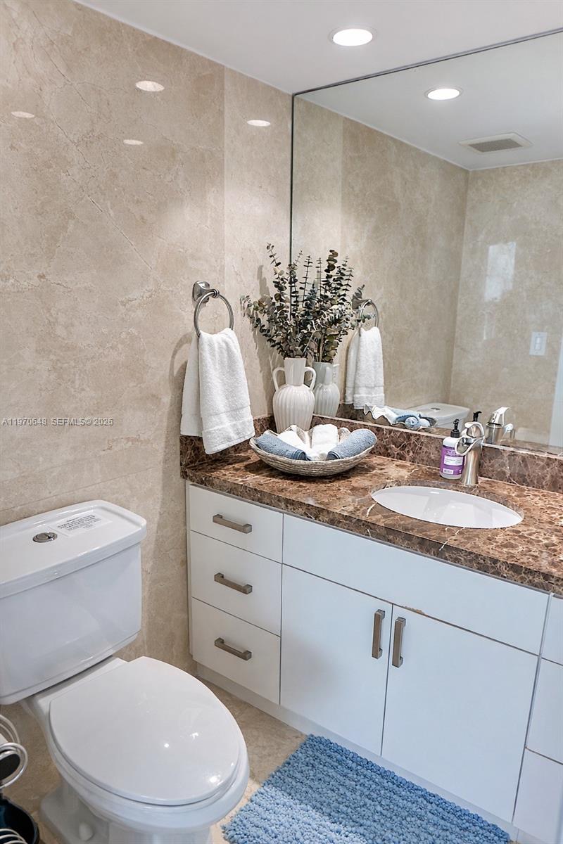 1717 N Bayshore Dr # 3334