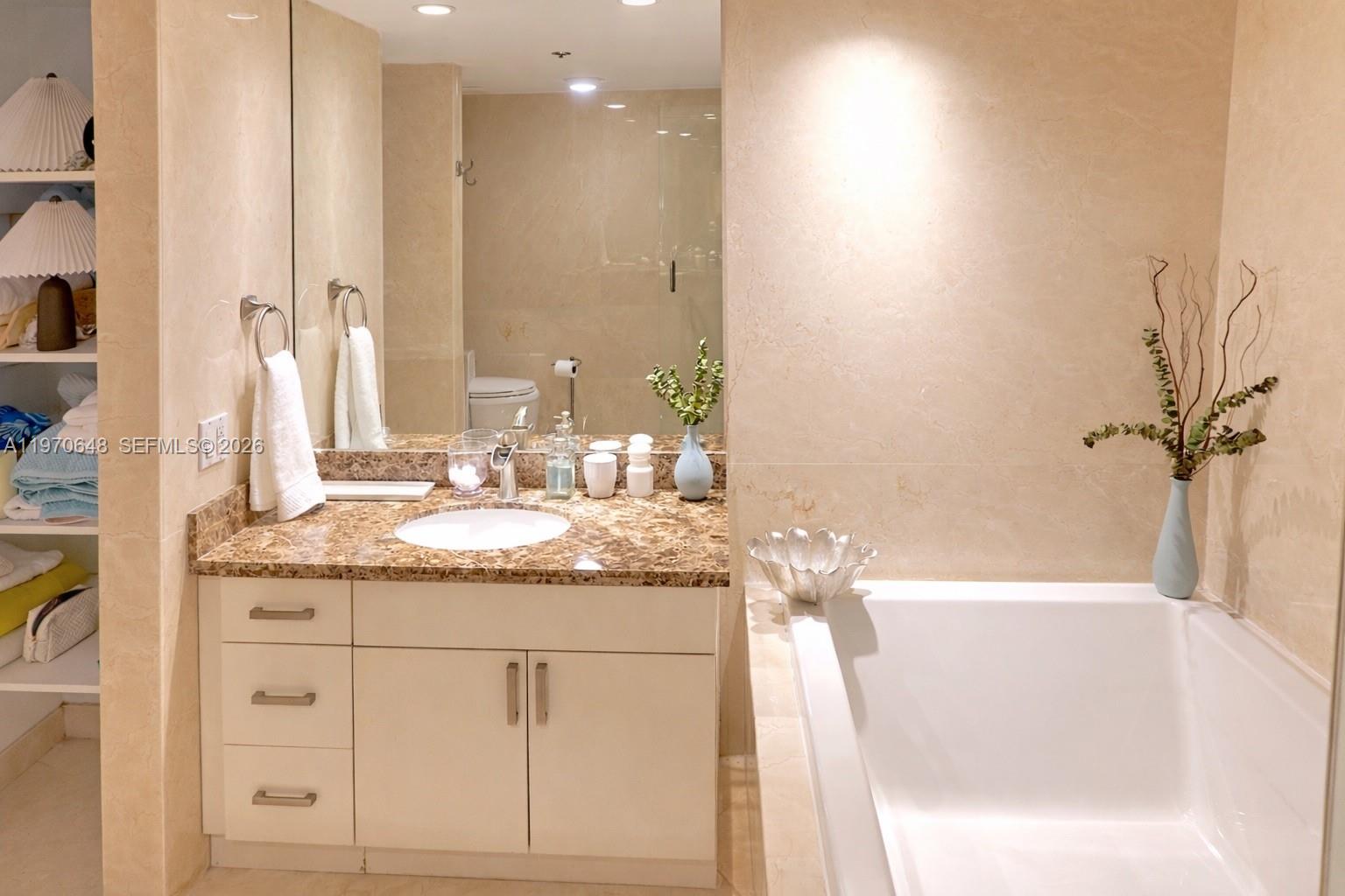 1717 N Bayshore Dr # 3334