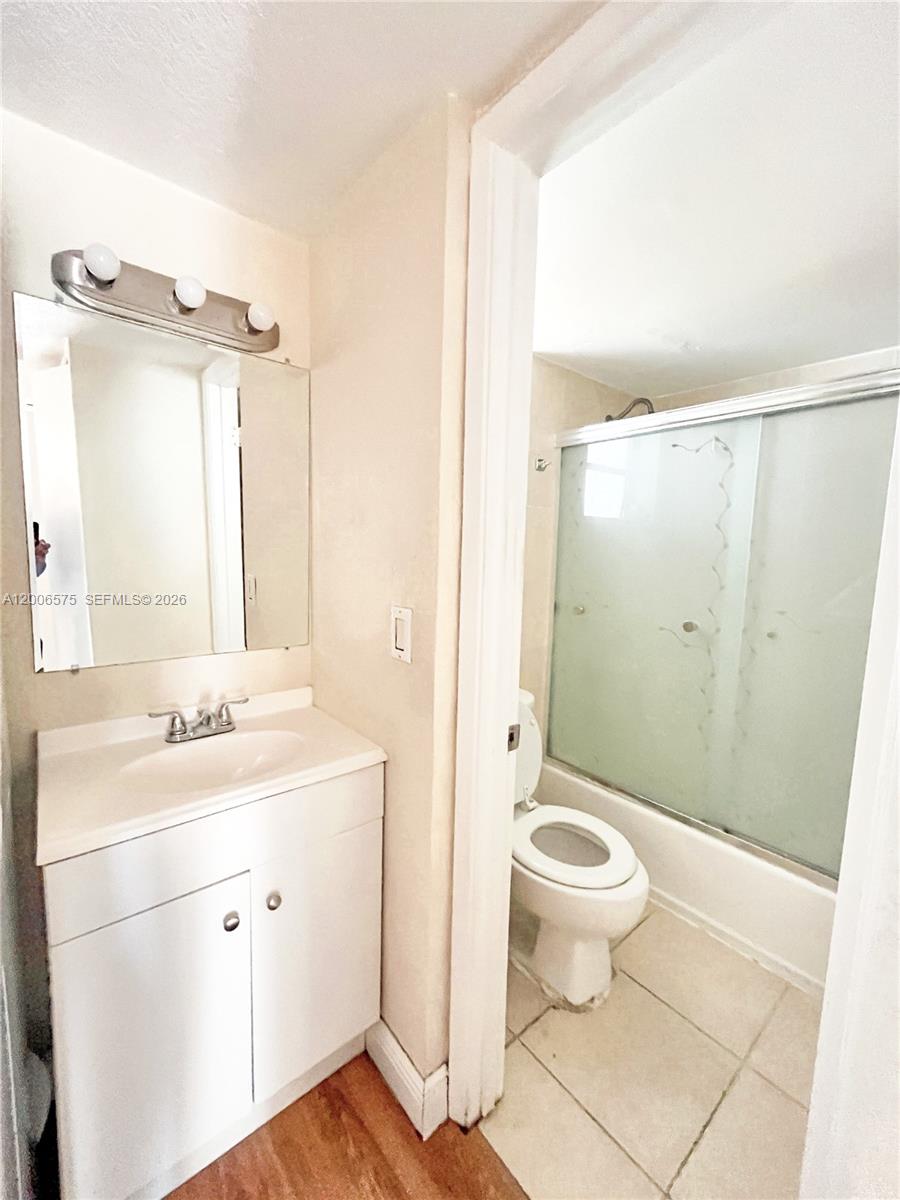 8870 Fontainebleau Blvd # 409