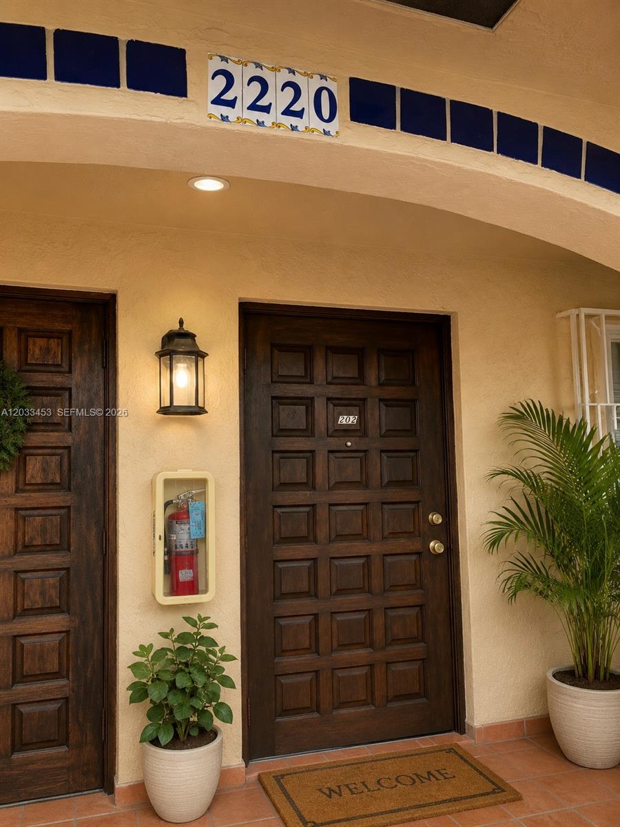 2220 W 74th St # 16 Unit: 201-16