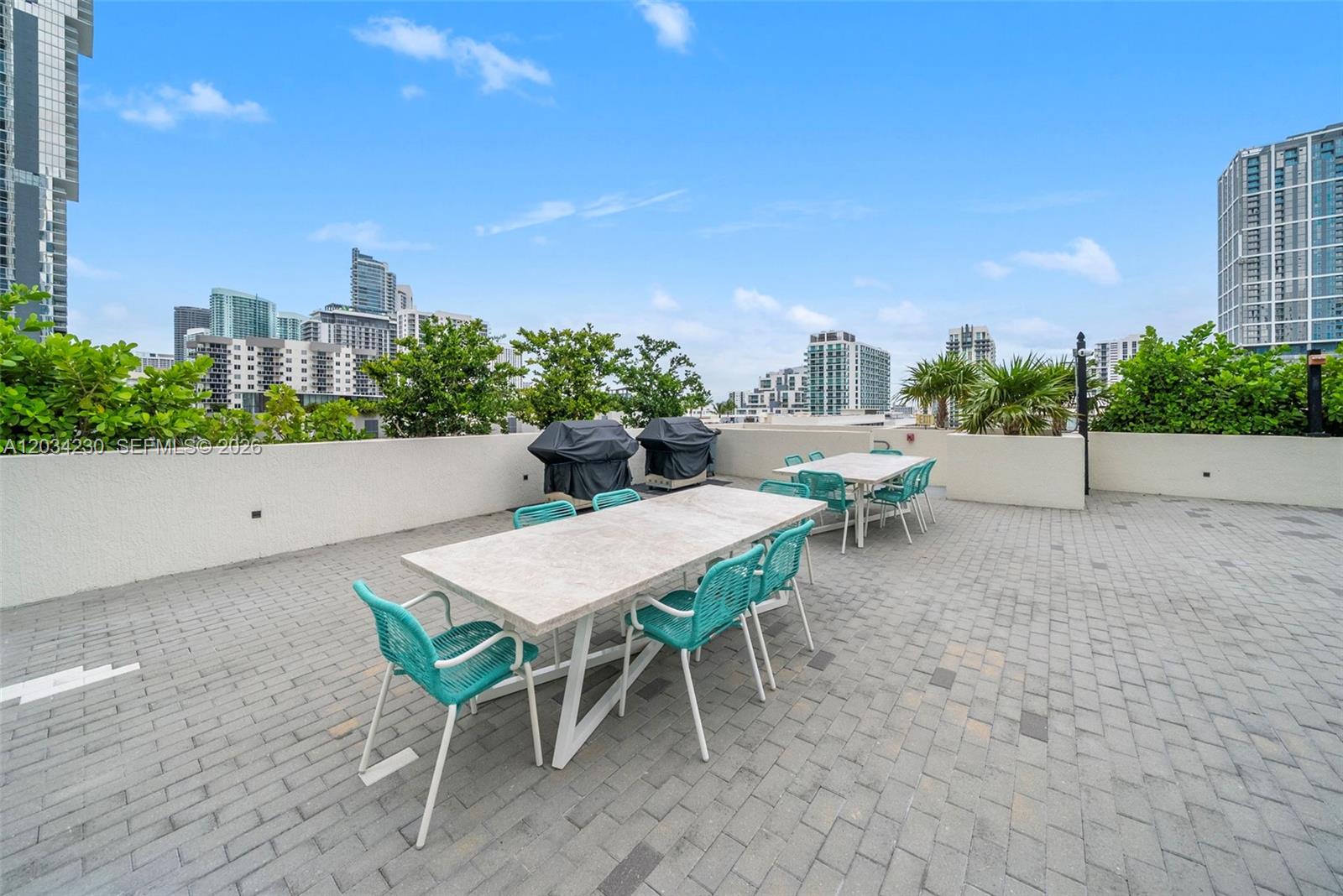 665 NE 25th St # 802