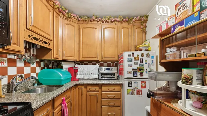 305 E 24th Street 18-K