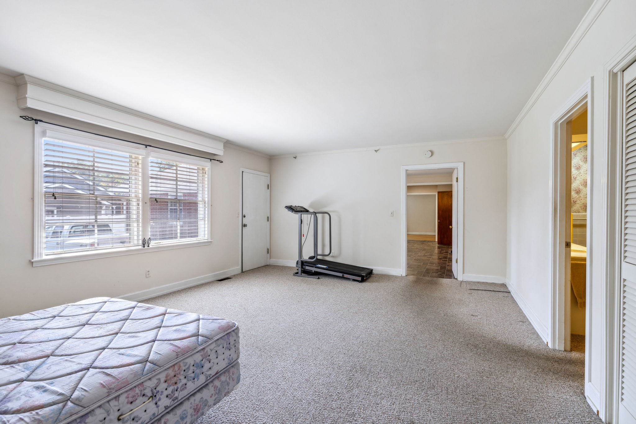 102 Battle Ave