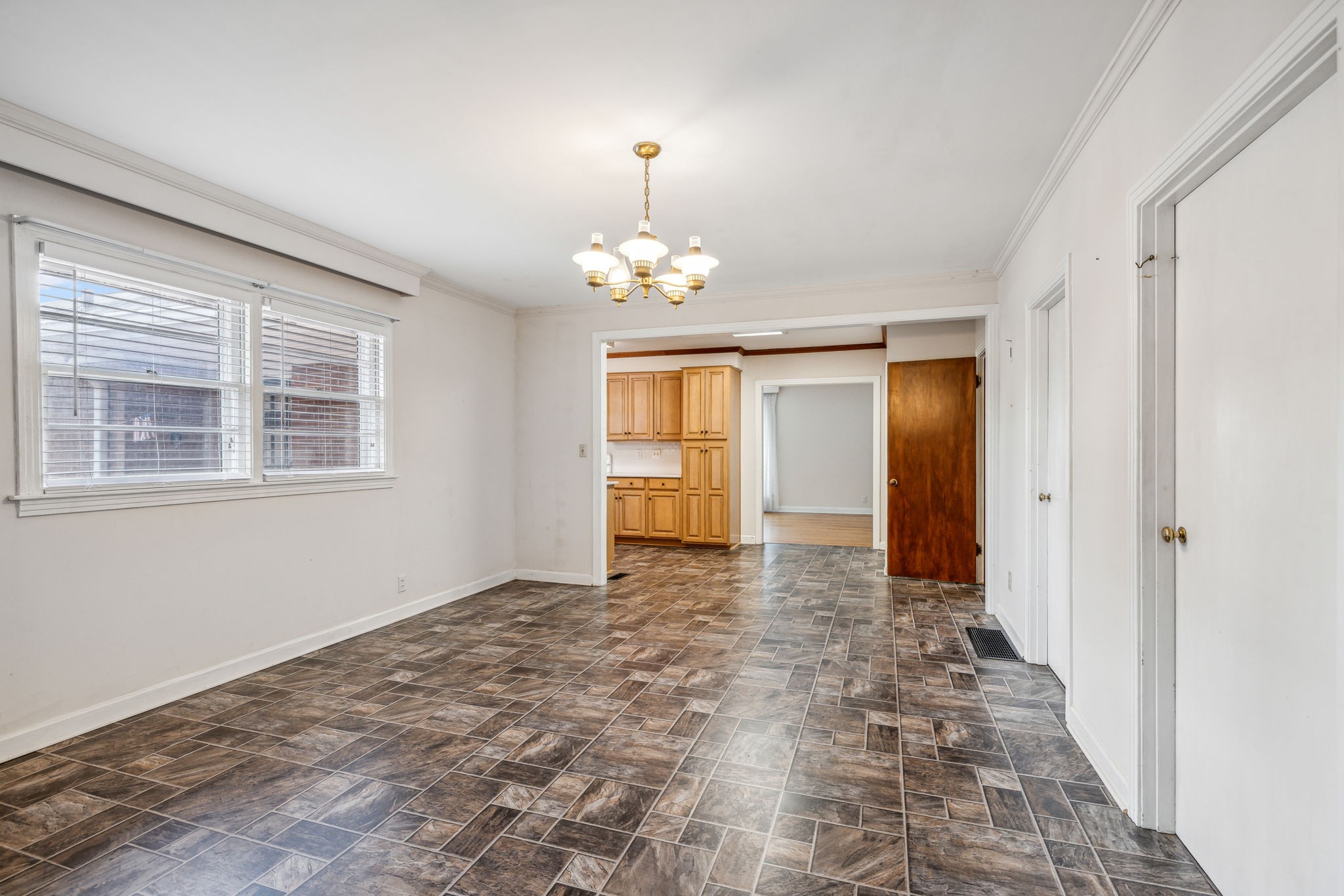 102 Battle Ave