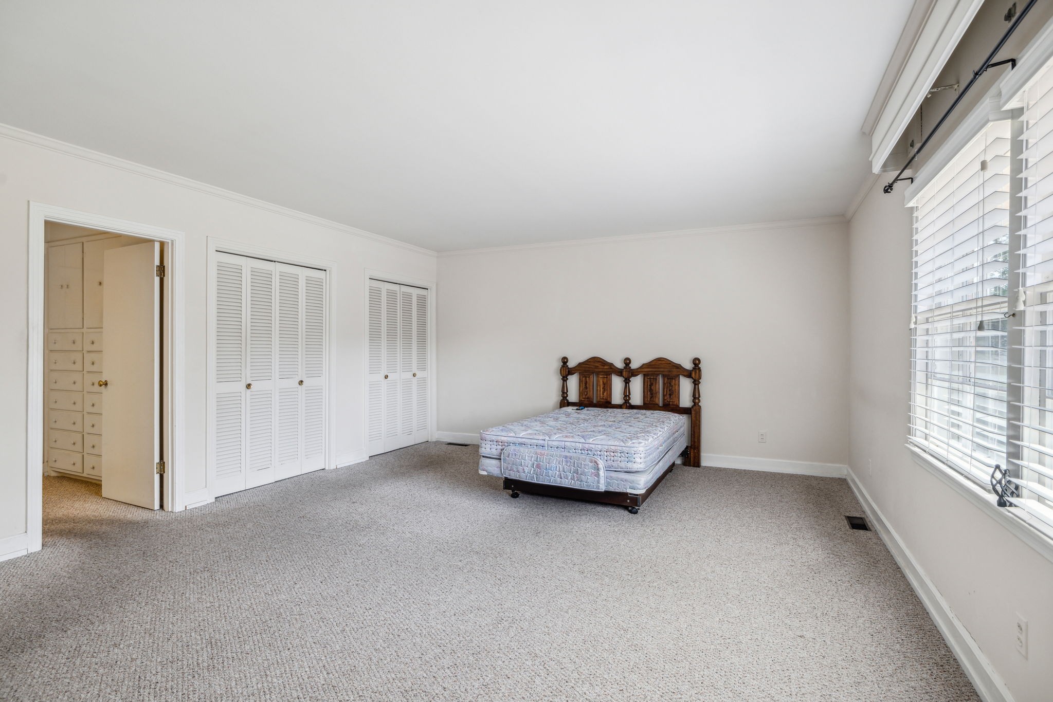 102 Battle Ave