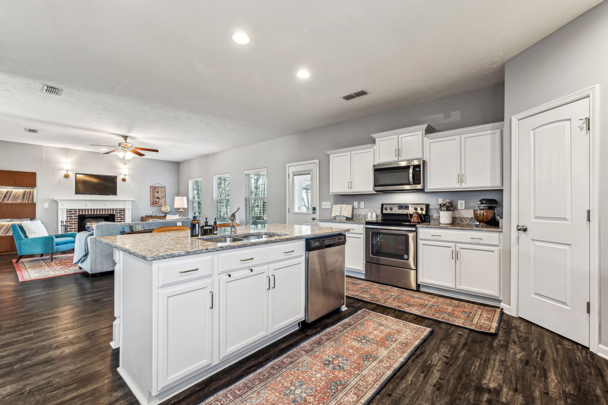 1341 Busiris Dr