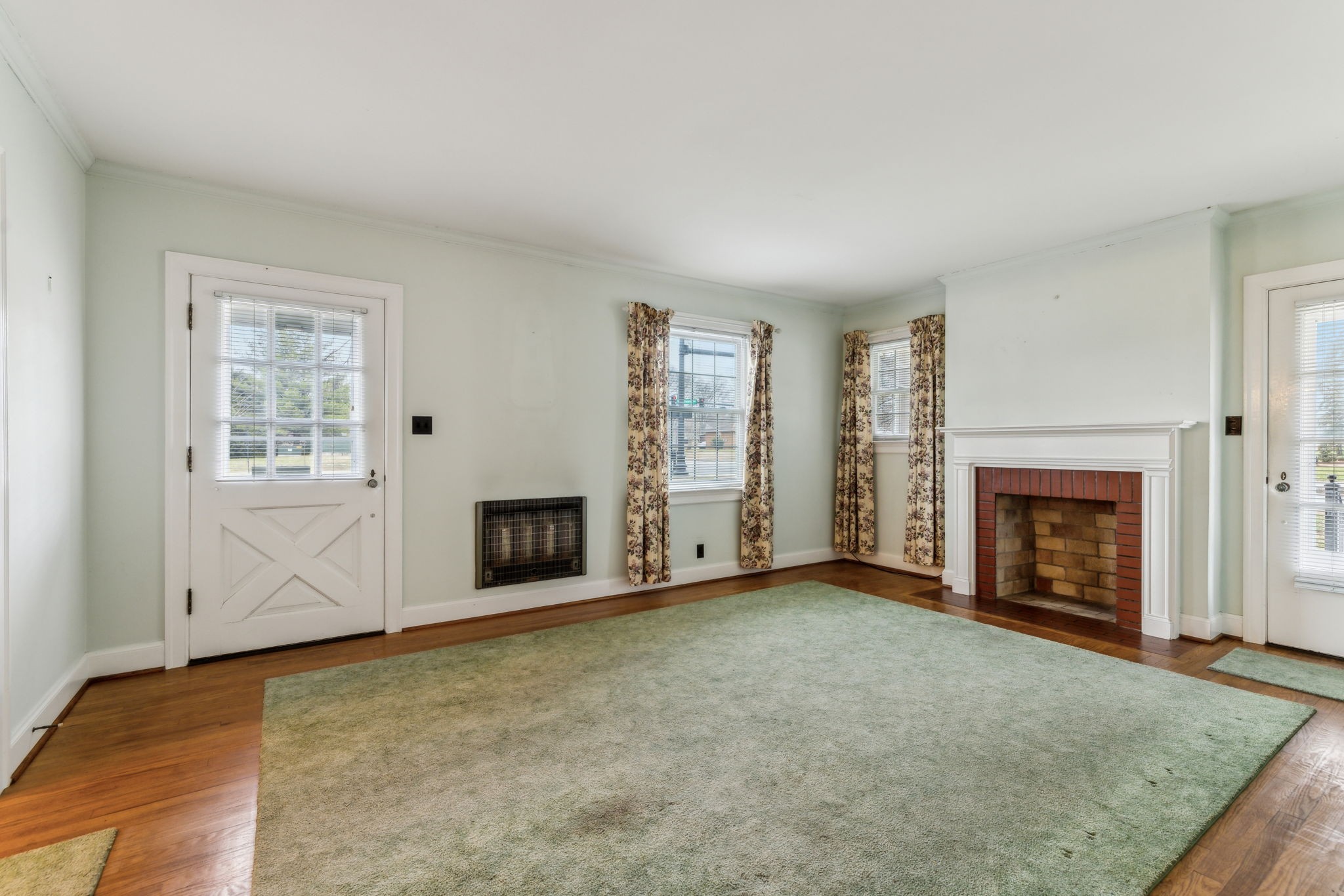 715 Hillsboro Rd
