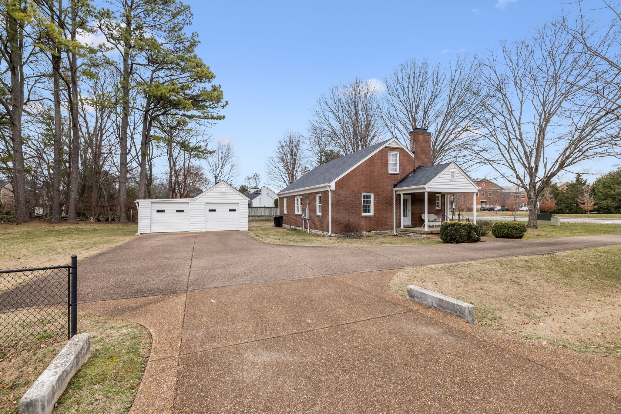715 Hillsboro Rd