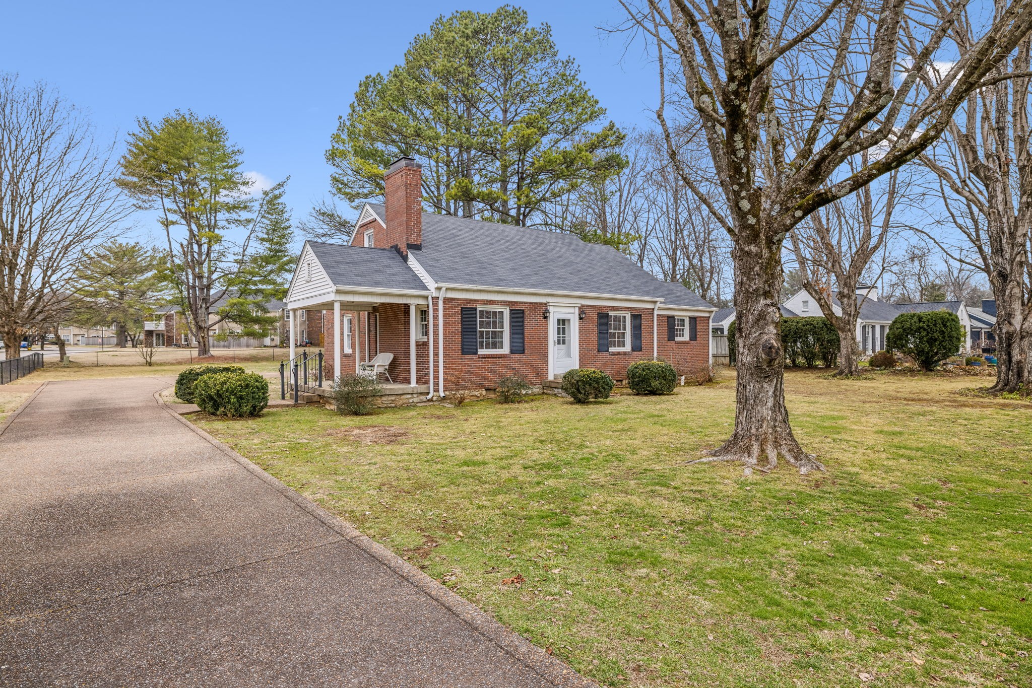 715 Hillsboro Rd