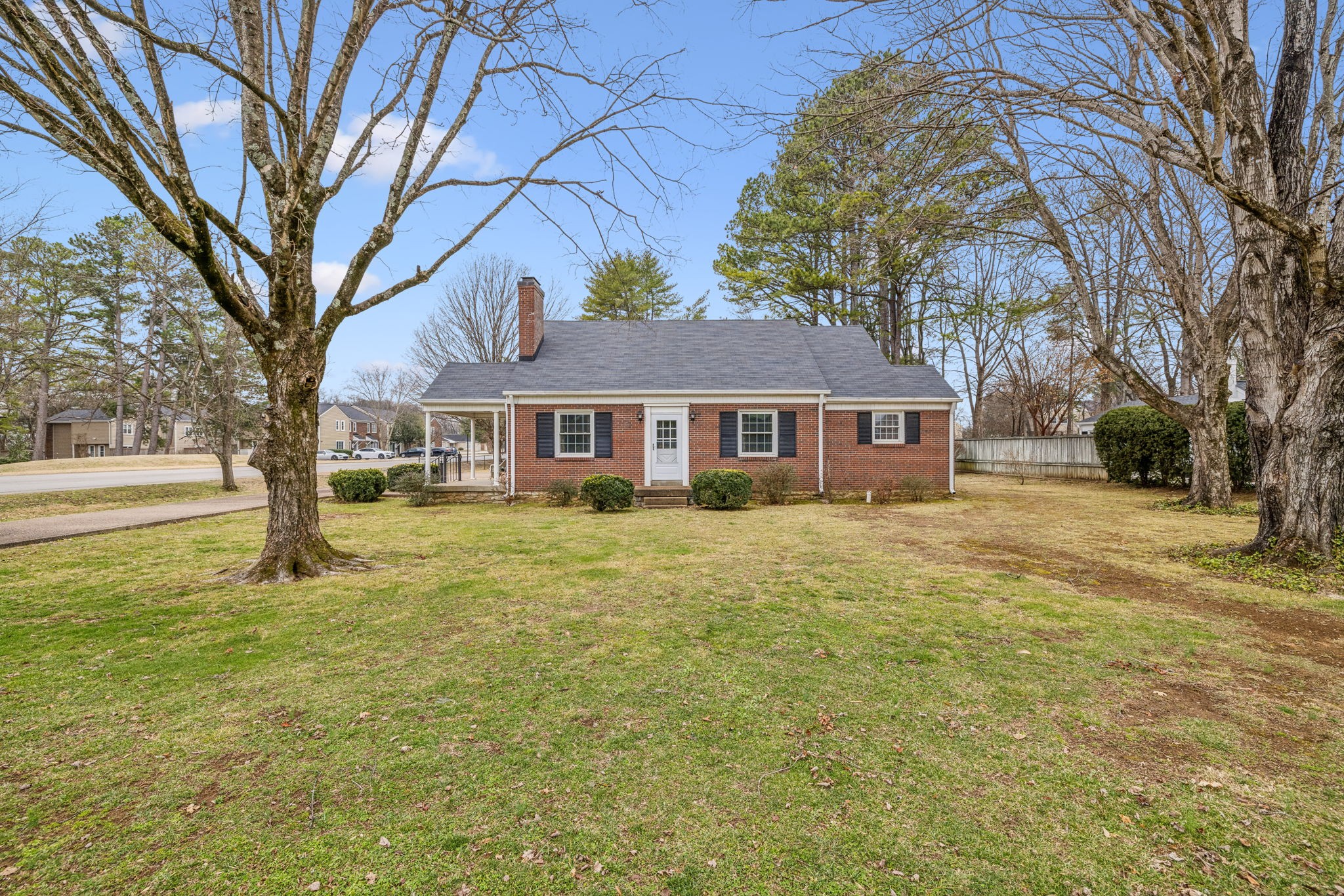 715 Hillsboro Rd