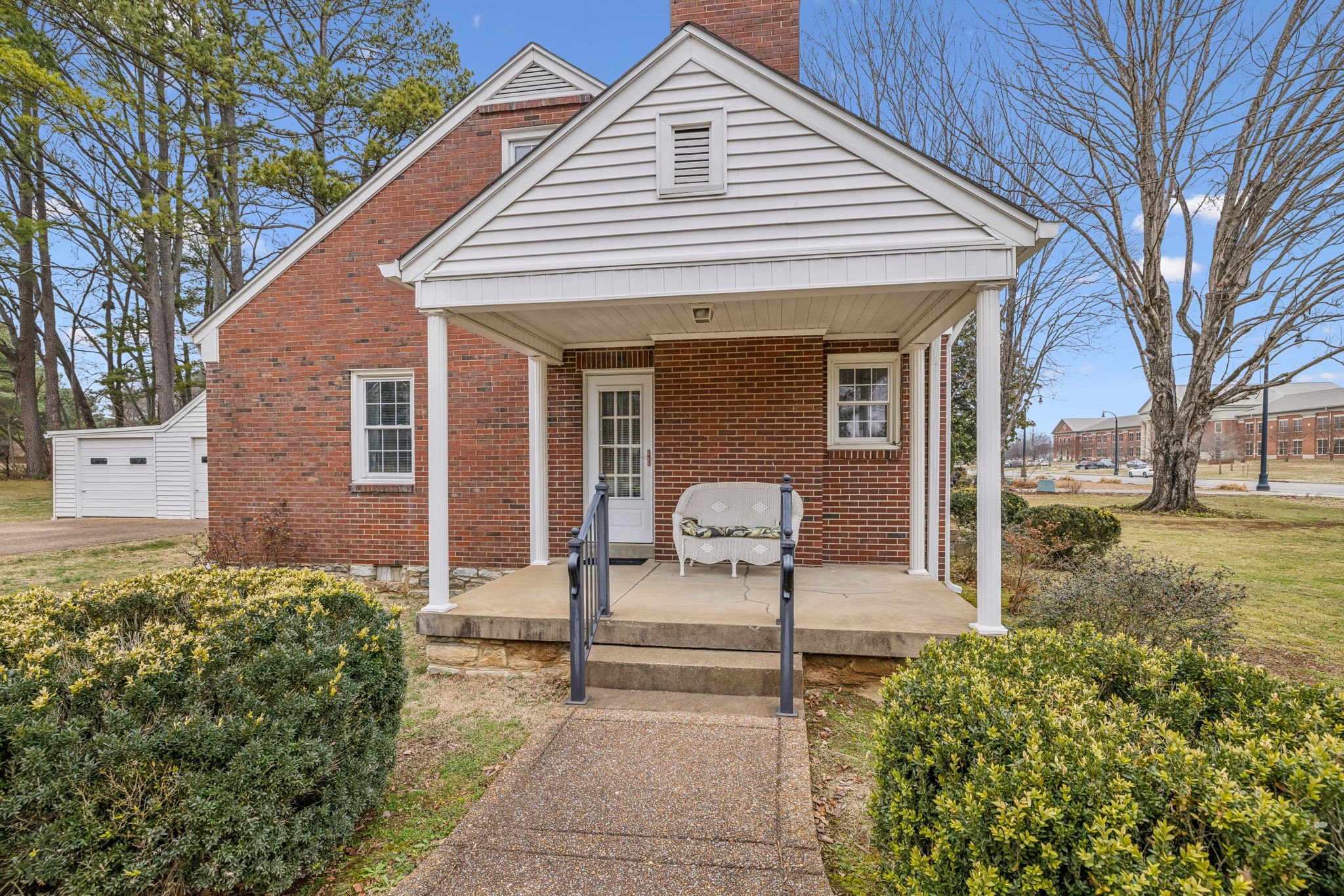 715 Hillsboro Rd