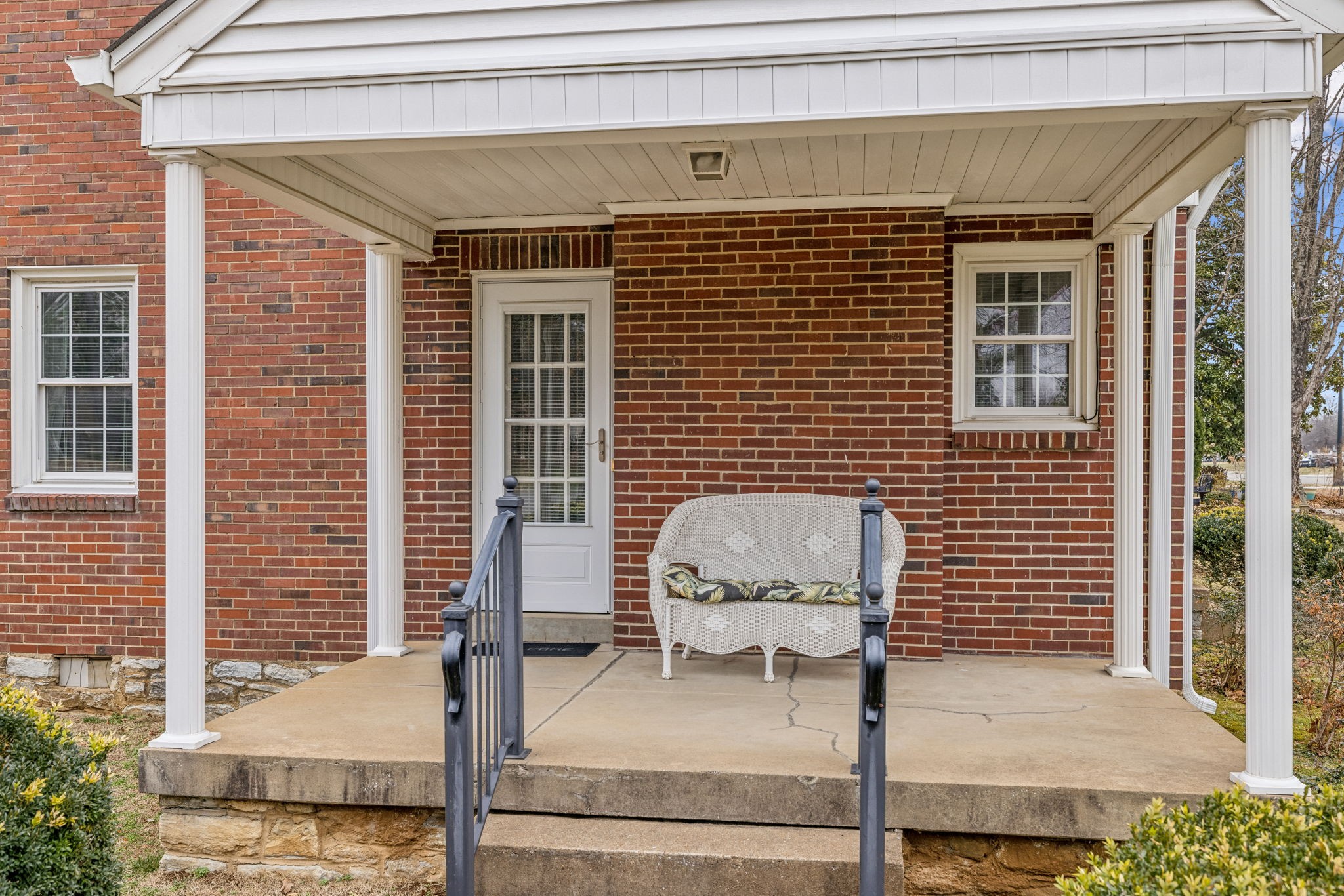 715 Hillsboro Rd