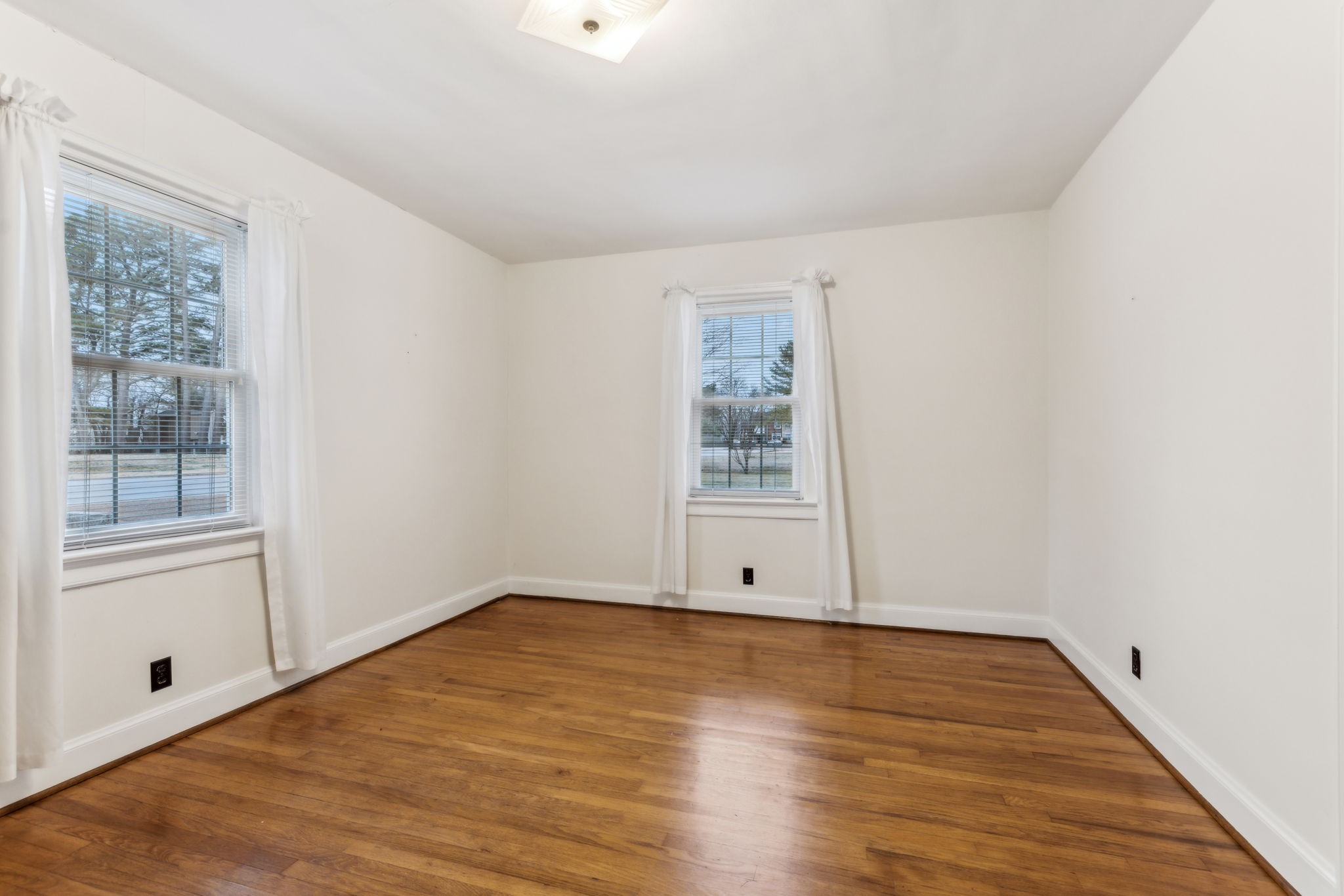 715 Hillsboro Rd
