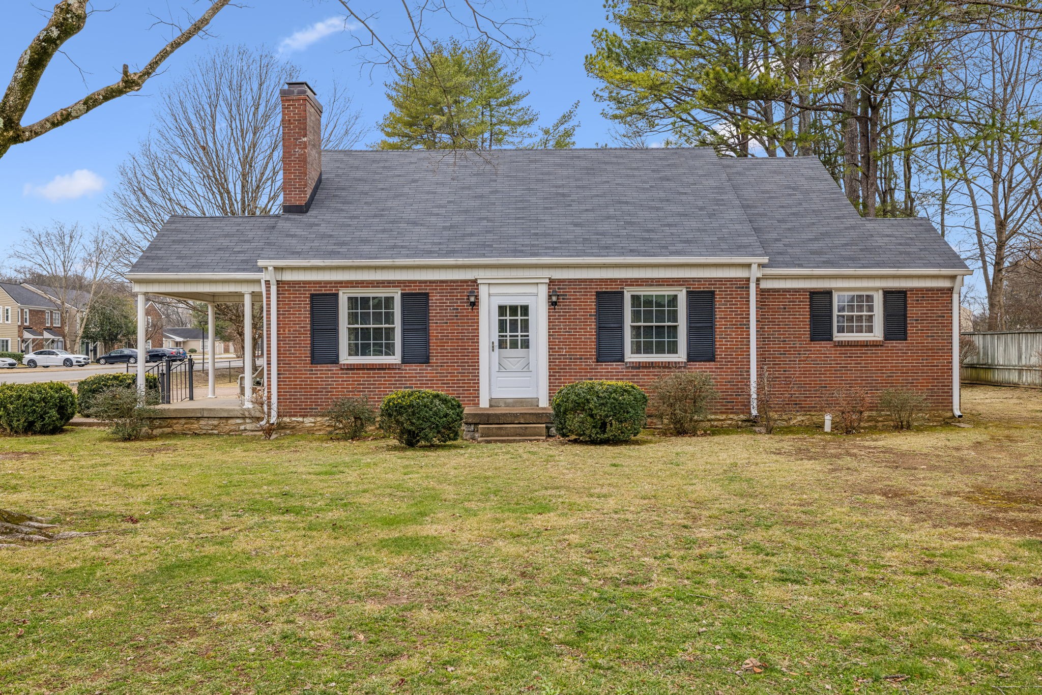 715 Hillsboro Rd