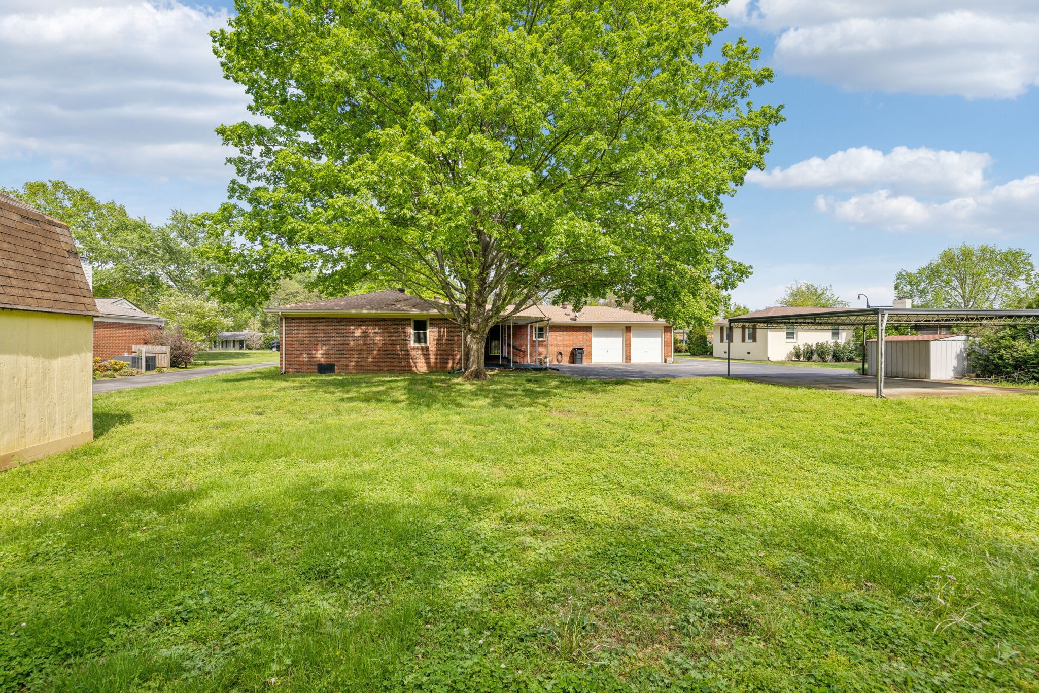 909 Hillsboro Rd