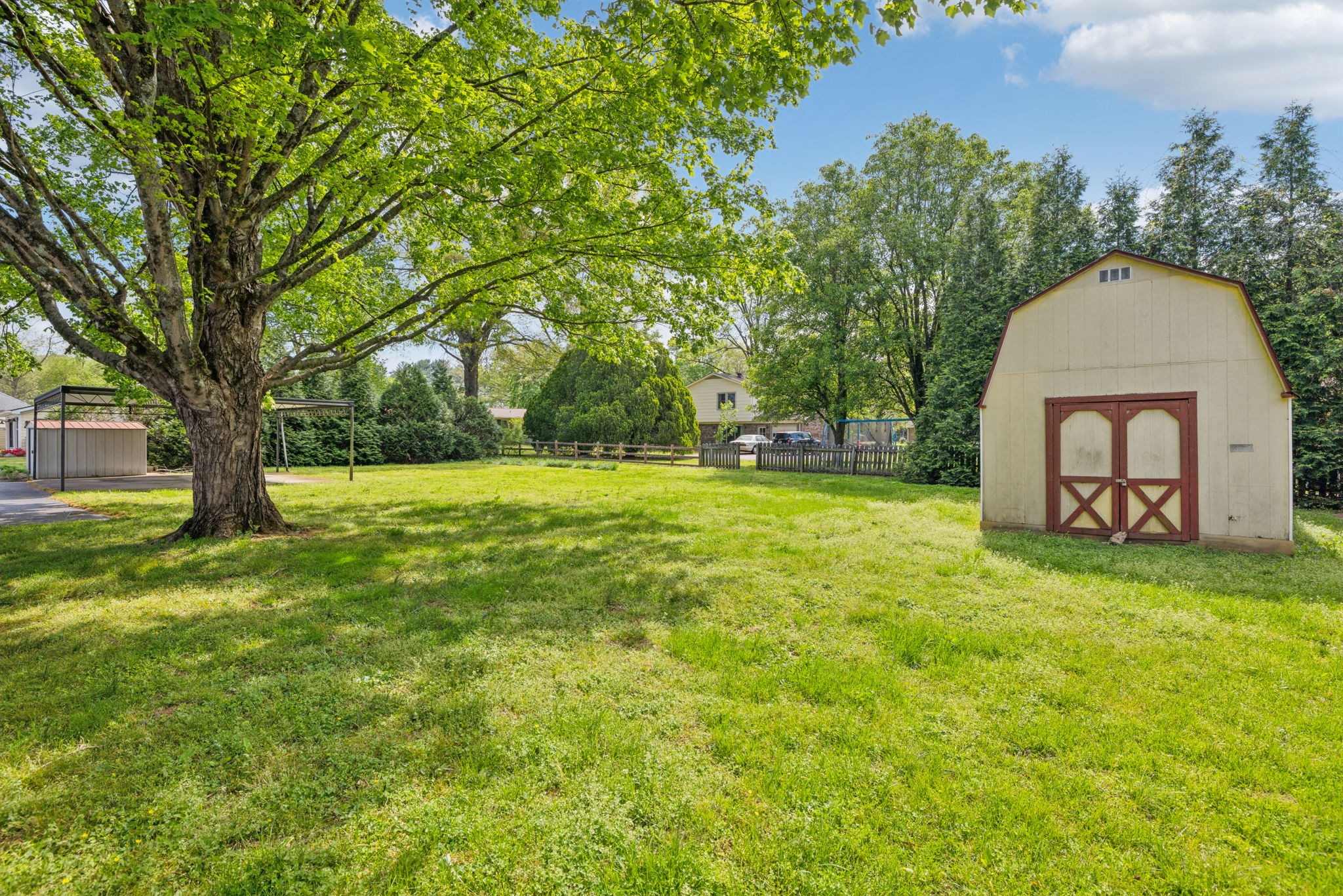 909 Hillsboro Rd