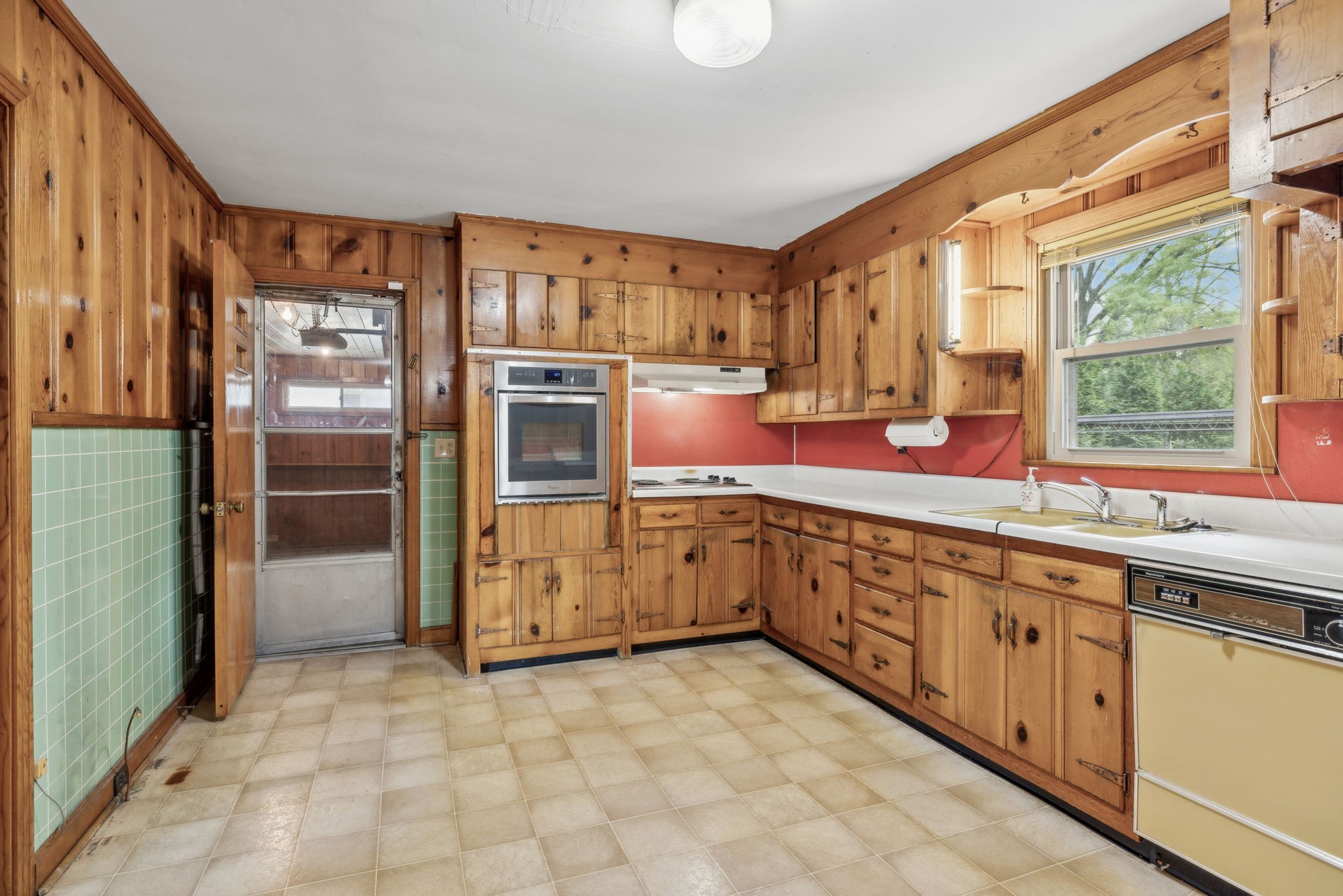 909 Hillsboro Rd