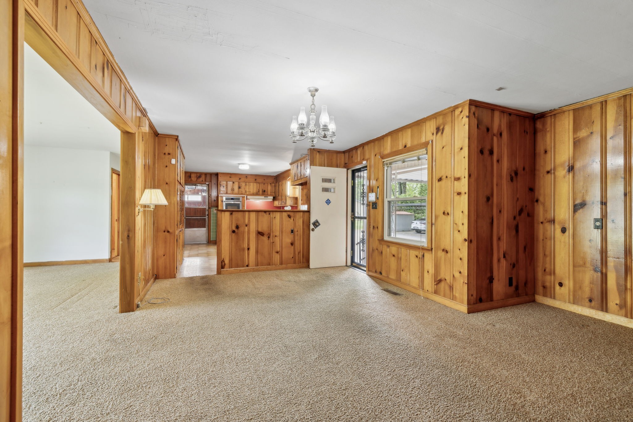 909 Hillsboro Rd