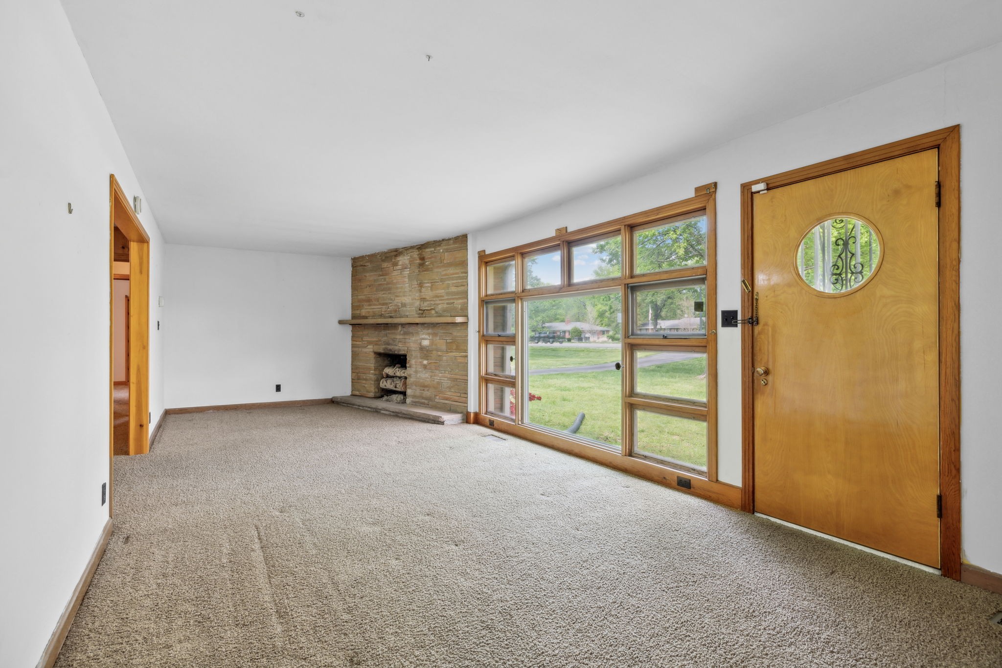 909 Hillsboro Rd