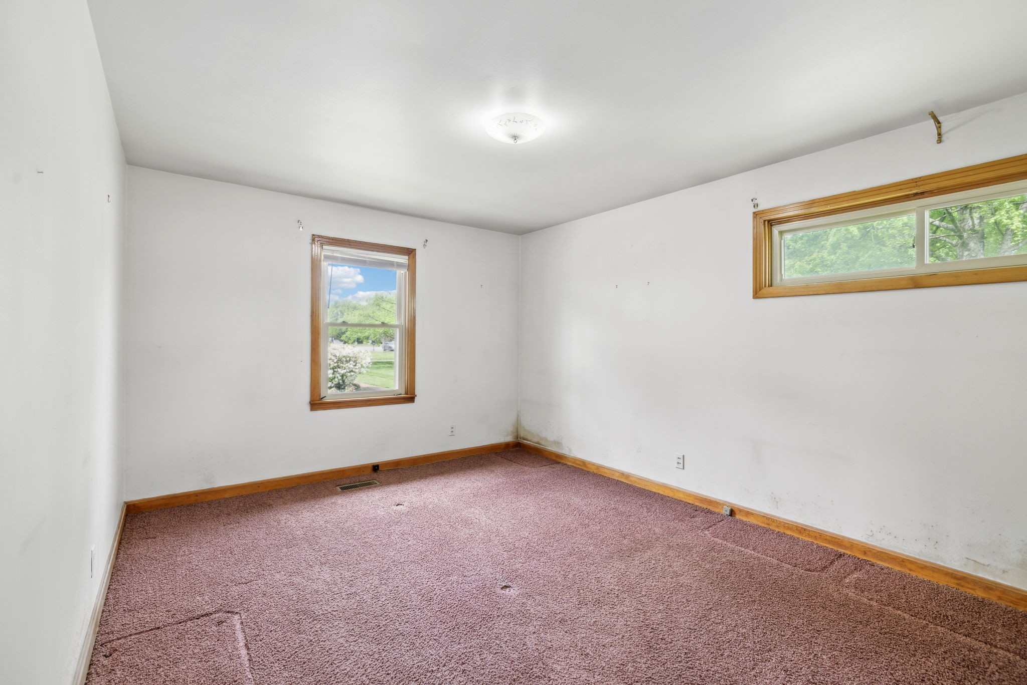 909 Hillsboro Rd