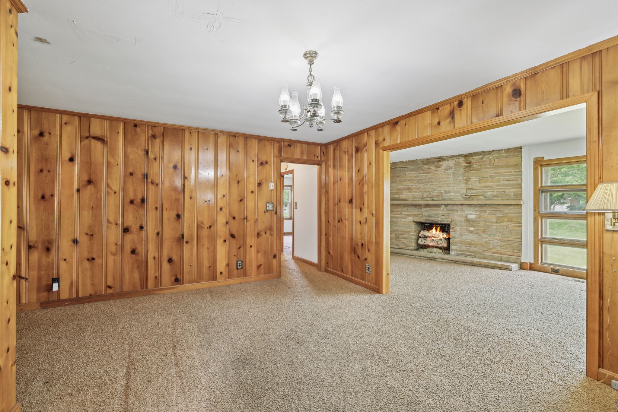 909 Hillsboro Rd
