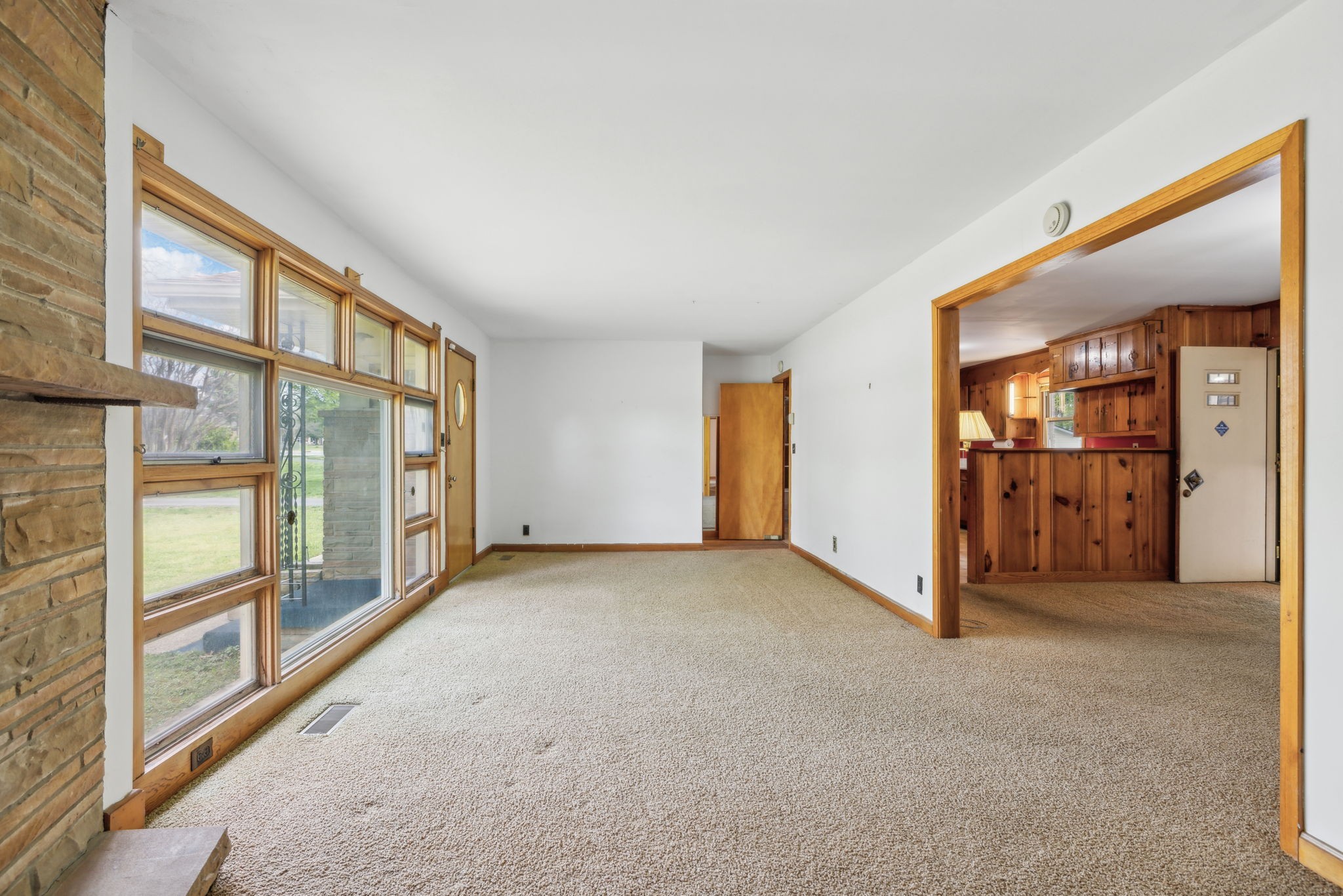 909 Hillsboro Rd