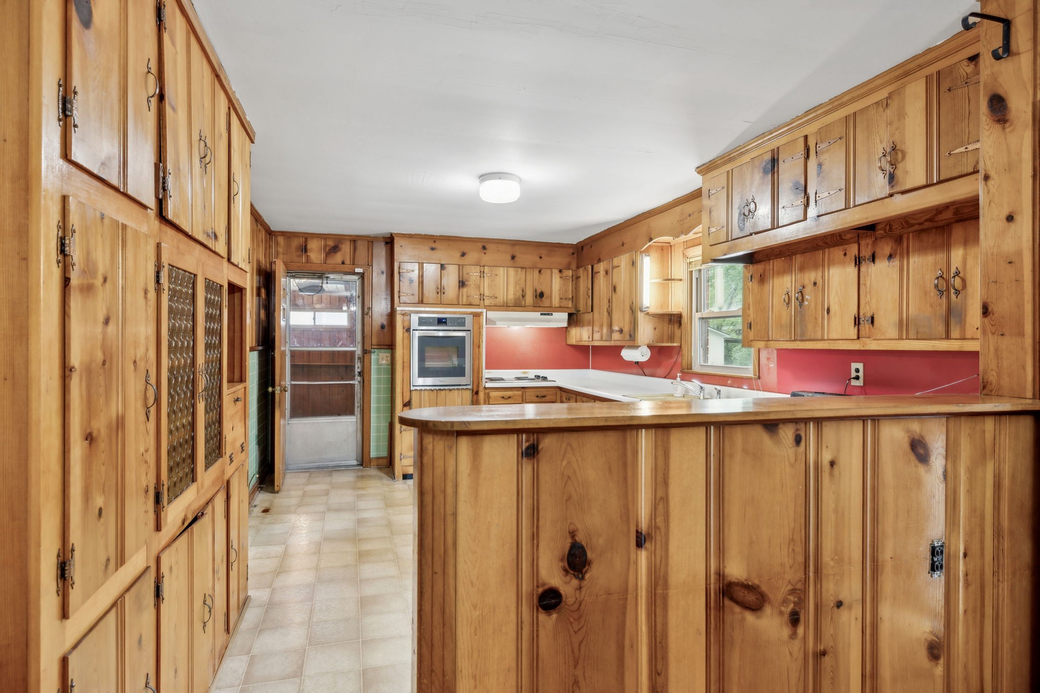 909 Hillsboro Rd